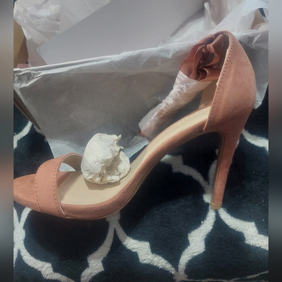 NIB Charlotte Russe blush suede ankle wrap sandal size 8 - Picture 3 of 9